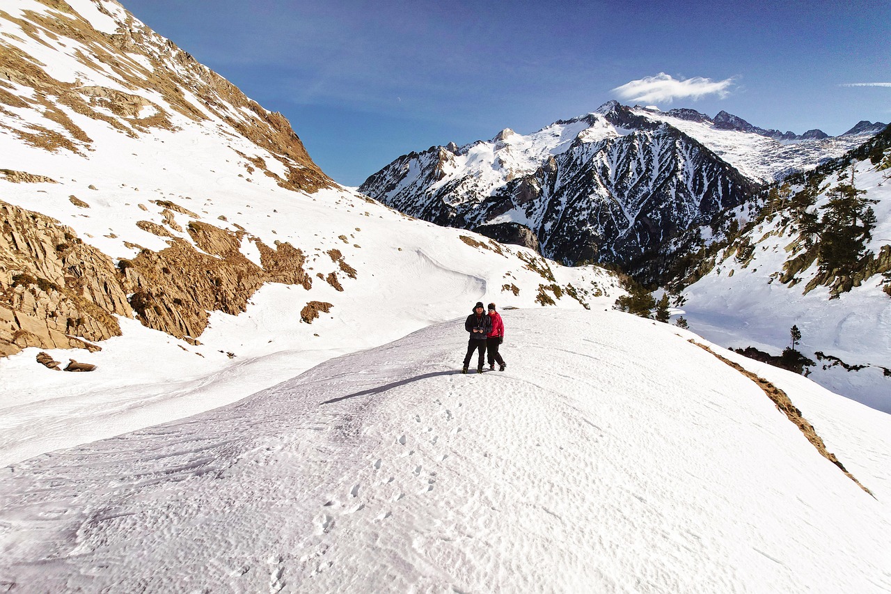 Les Pyrénées en hiver : aventure, poudreuse et descentes inoubliables